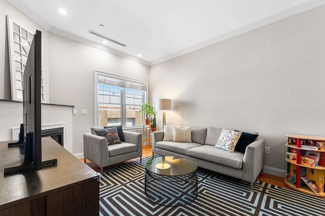 655 E 2nd 102, Boston, MA 02127