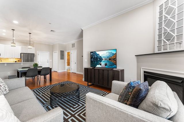 655 E 2nd 102, Boston, MA 02127