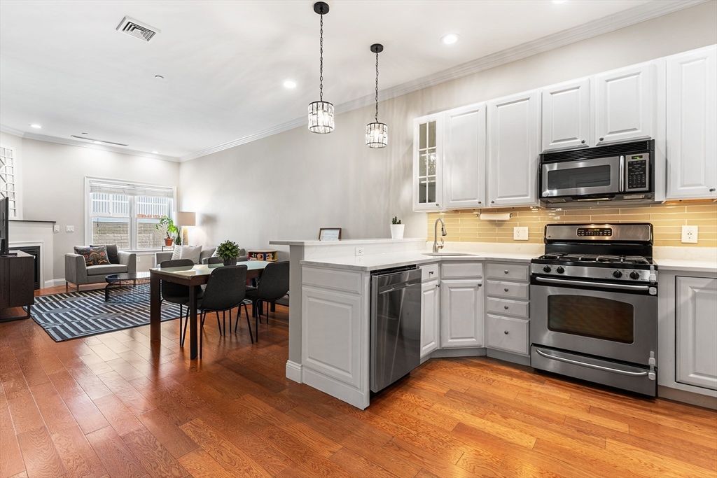 655 E 2nd 102, Boston, MA 02127