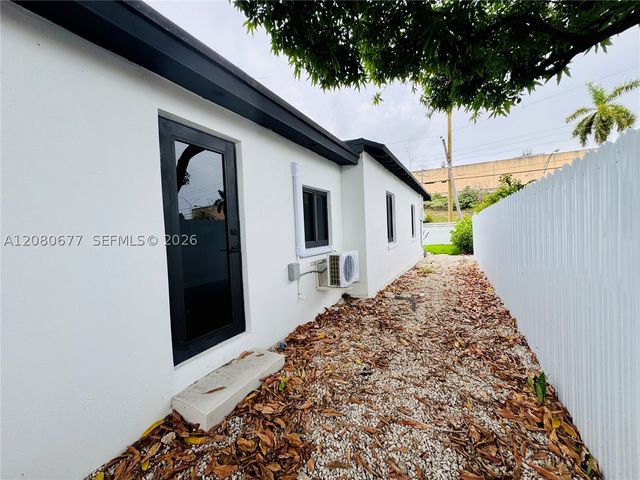 7943 NW 6th Ave 3, Miami, FL 33150