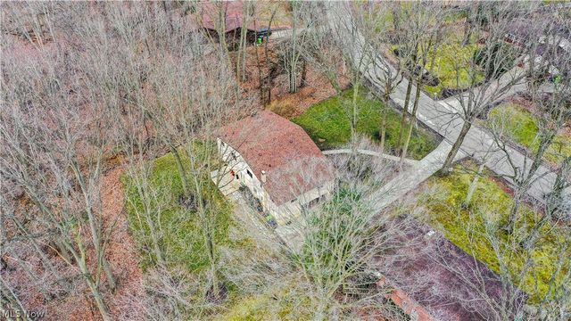 447 Spring Grove Drive, Tallmadge, OH 44278