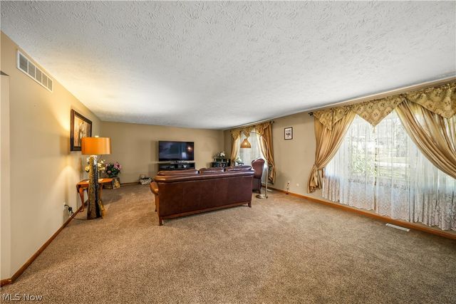 447 Spring Grove Drive, Tallmadge, OH 44278