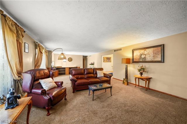 447 Spring Grove Drive, Tallmadge, OH 44278