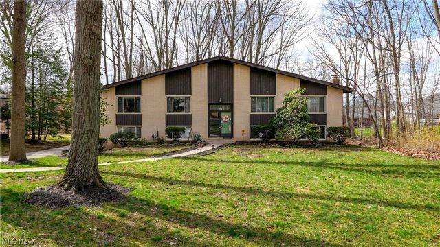 447 Spring Grove Drive, Tallmadge, OH 44278