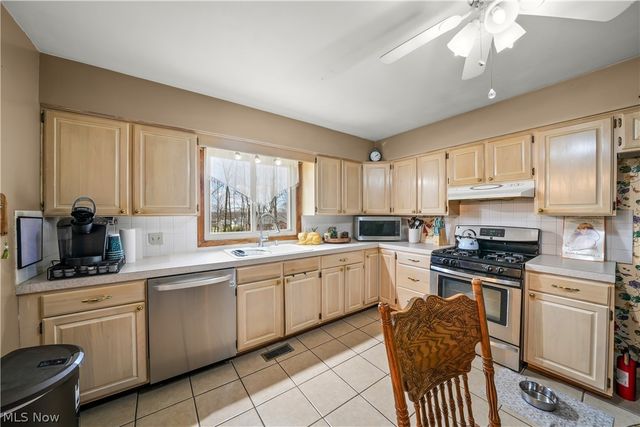 447 Spring Grove Drive, Tallmadge, OH 44278