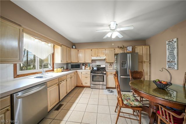 447 Spring Grove Drive, Tallmadge, OH 44278