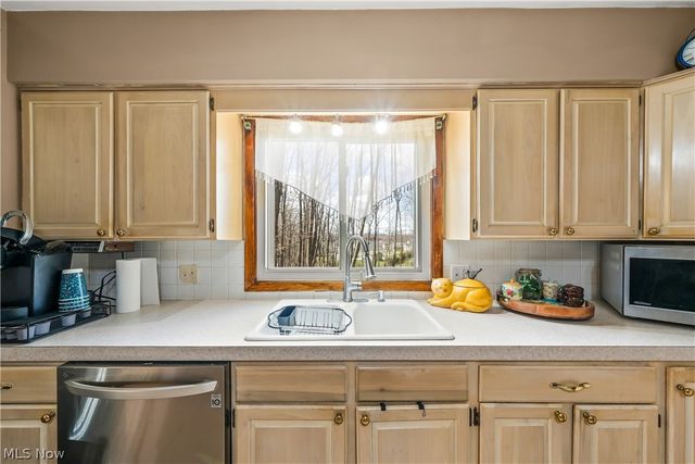 447 Spring Grove Drive, Tallmadge, OH 44278