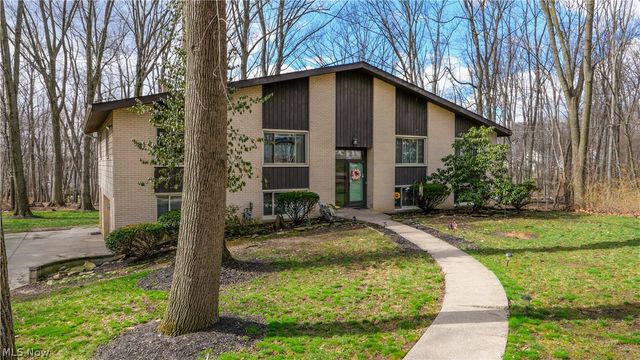 447 Spring Grove Drive, Tallmadge, OH 44278