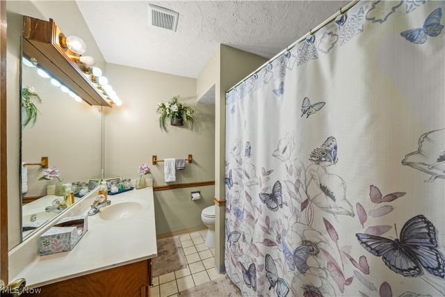 447 Spring Grove Drive, Tallmadge, OH 44278