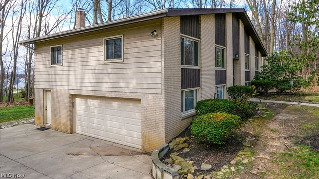 447 Spring Grove Drive, Tallmadge, OH 44278