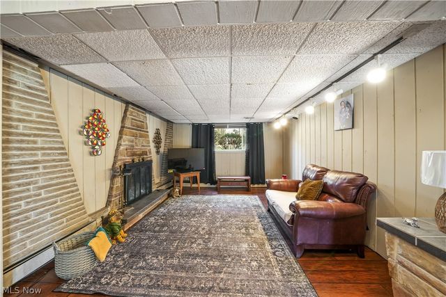 447 Spring Grove Drive, Tallmadge, OH 44278