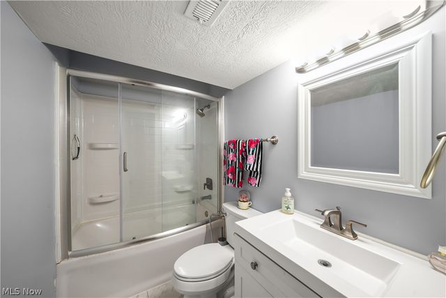 447 Spring Grove Drive, Tallmadge, OH 44278