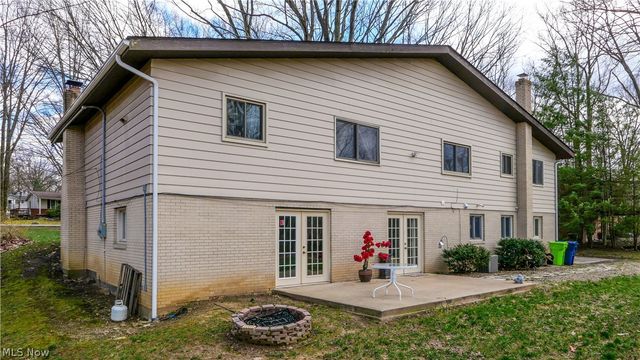 447 Spring Grove Drive, Tallmadge, OH 44278