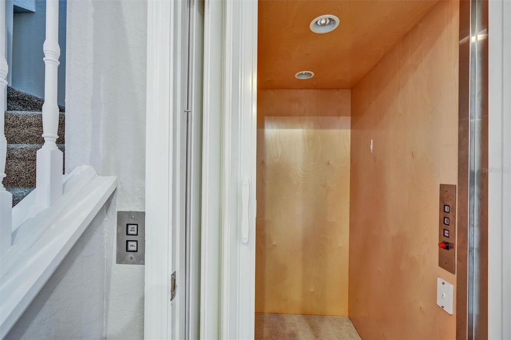 Image 12 of property listing at 12042 LAKE ALLEN DRIVE, Largo, FL 33773