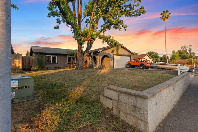 8204 Conover Dr, Citrus Heights, CA 95610