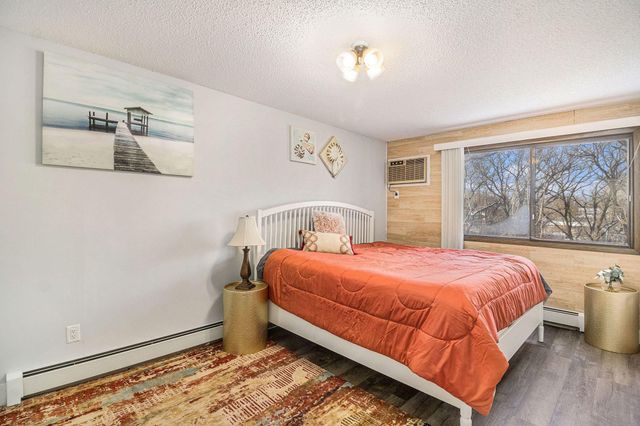 4001 Heritage Hills Drive 304, Bloomington, MN 55437