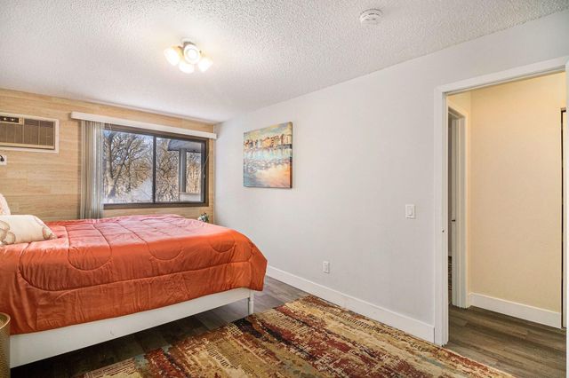 4001 Heritage Hills Drive 304, Bloomington, MN 55437