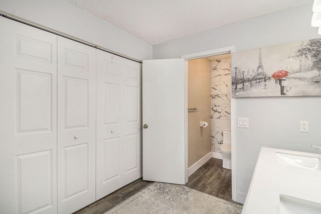 4001 Heritage Hills Drive 304, Bloomington, MN 55437