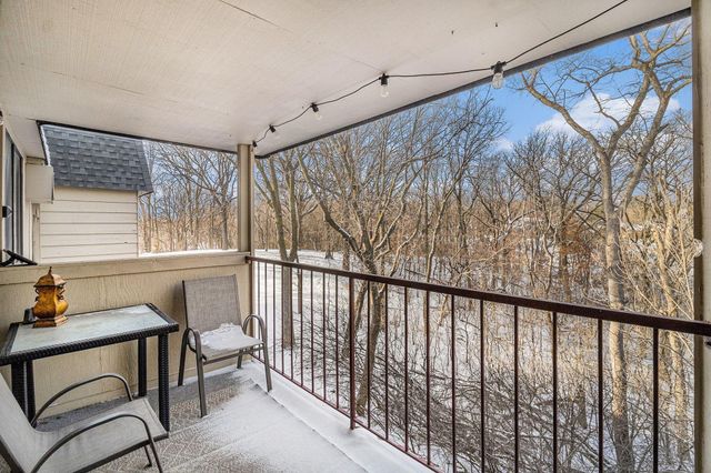 4001 Heritage Hills Drive 304, Bloomington, MN 55437