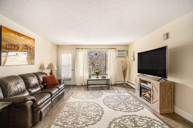 4001 Heritage Hills Drive 304, Bloomington, MN 55437