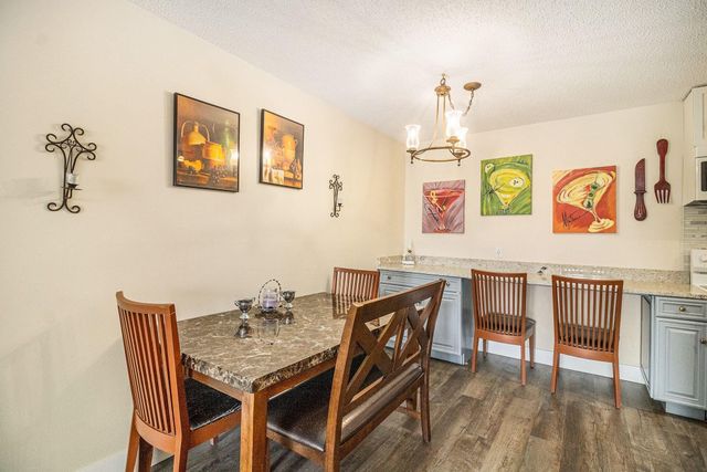 4001 Heritage Hills Drive 304, Bloomington, MN 55437