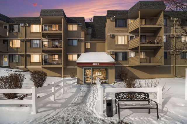 4001 Heritage Hills Drive 304, Bloomington, MN 55437