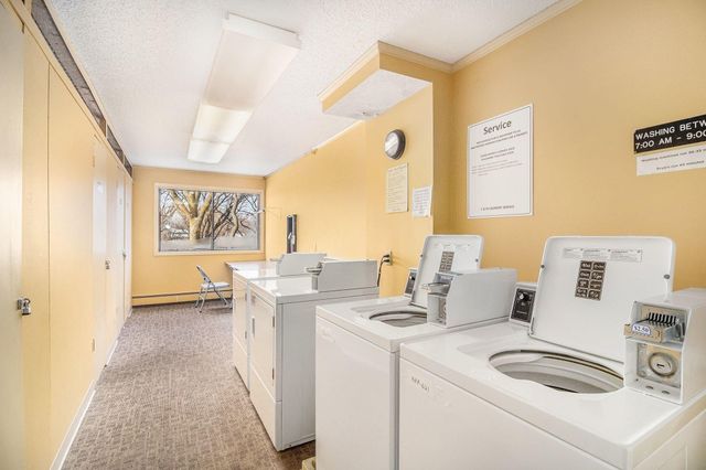 4001 Heritage Hills Drive 304, Bloomington, MN 55437