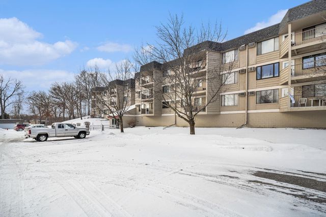 4001 Heritage Hills Drive 304, Bloomington, MN 55437