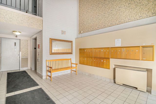 4001 Heritage Hills Drive 304, Bloomington, MN 55437