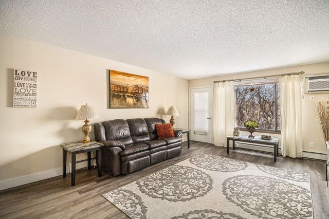 4001 Heritage Hills Drive 304, Bloomington, MN 55437