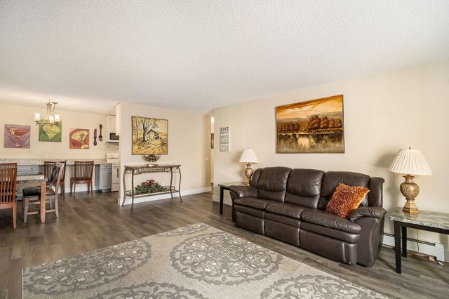 4001 Heritage Hills Drive 304, Bloomington, MN 55437