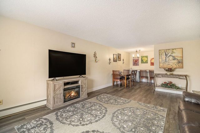 4001 Heritage Hills Drive 304, Bloomington, MN 55437