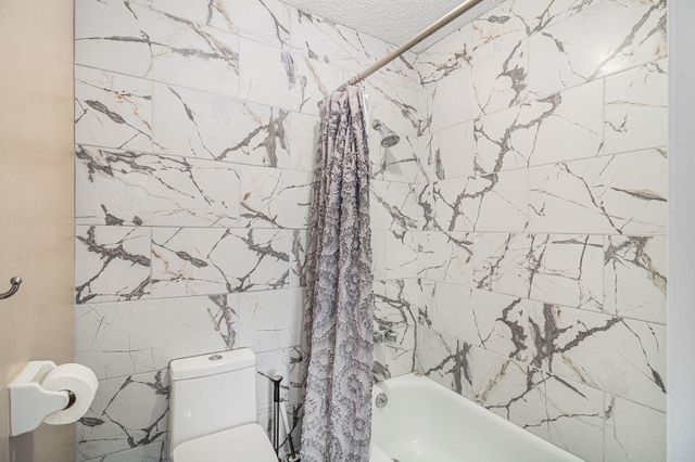 4001 Heritage Hills Drive 304, Bloomington, MN 55437