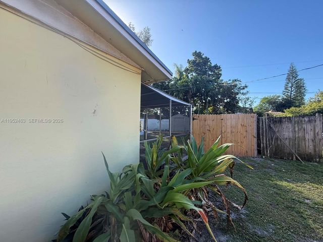 1870 NE 154th Ter, North Miami Beach, FL 33162