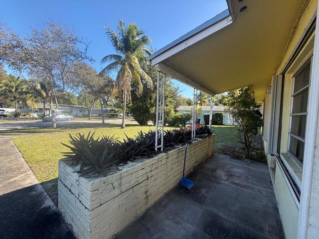 1870 NE 154th Ter, North Miami Beach, FL 33162