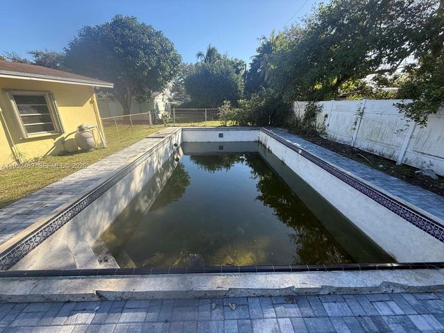 1870 NE 154th Ter, North Miami Beach, FL 33162