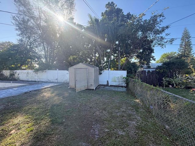 1870 NE 154th Ter, North Miami Beach, FL 33162