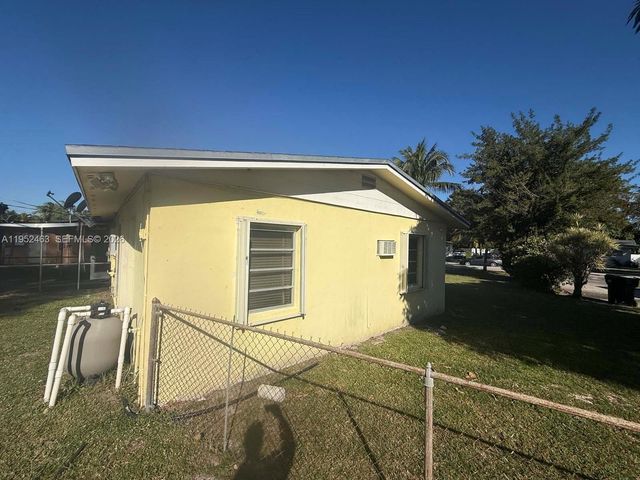 1870 NE 154th Ter, North Miami Beach, FL 33162