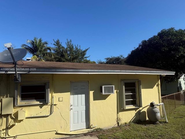 1870 NE 154th Ter, North Miami Beach, FL 33162