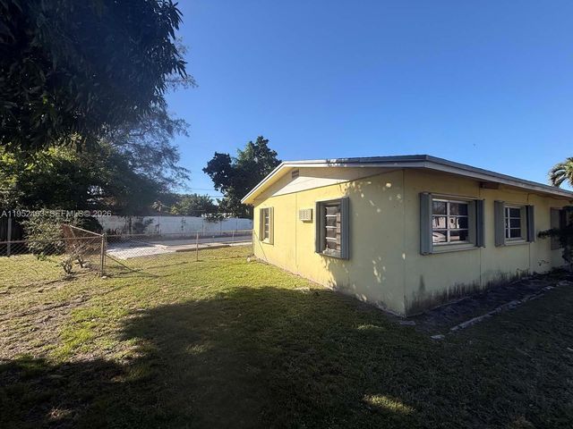 1870 NE 154th Ter, North Miami Beach, FL 33162