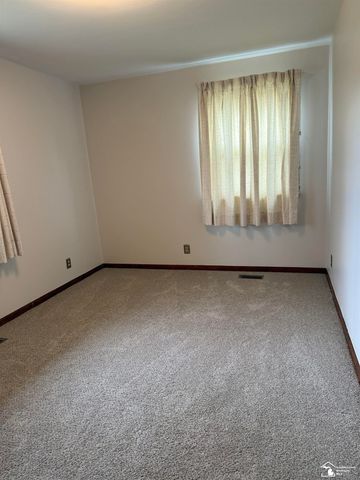 240 Ypsilanti Street, Dundee, MI 48131