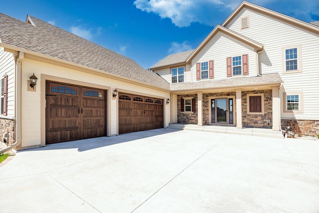 N88W18648 Duke STREET, Menomonee Falls, WI 53051