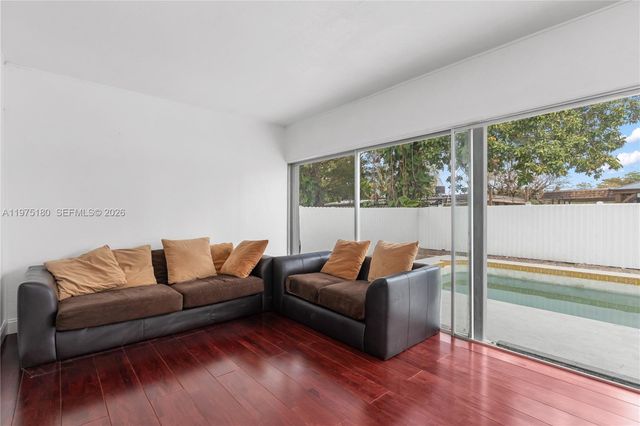 7906 NW 74th Ave, Tamarac, FL 33321