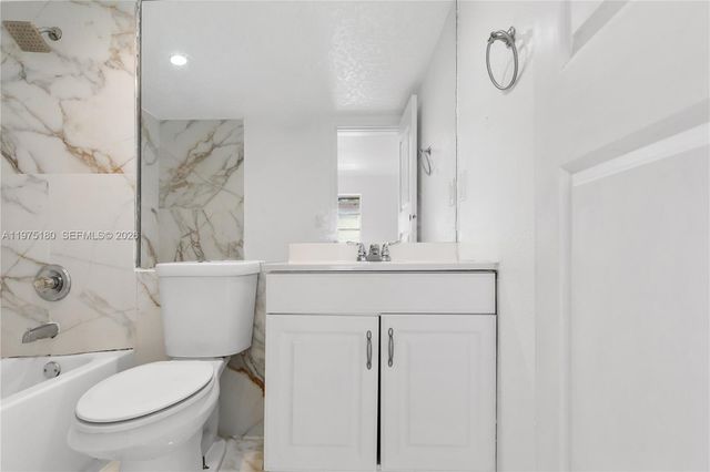 7906 NW 74th Ave, Tamarac, FL 33321