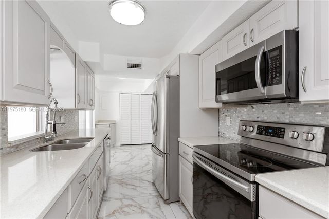 7906 NW 74th Ave, Tamarac, FL 33321