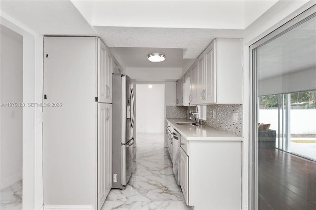 7906 NW 74th Ave, Tamarac, FL 33321