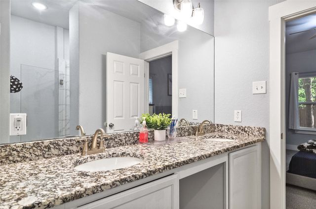 213 W Brown Street, Cleburne, TX 76033