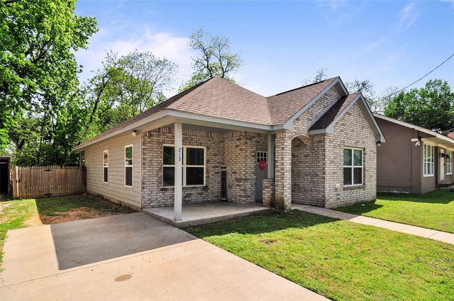 213 W Brown Street, Cleburne, TX 76033