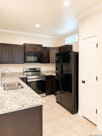 6946 Lakeview Dr., San Antonio, TX 78244
