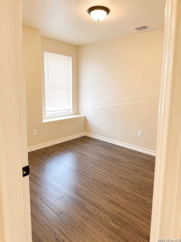 6946 Lakeview Dr., San Antonio, TX 78244